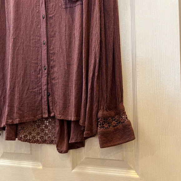 Free People Top Crochet back and shoulders Mauve color blouse Size Small buttons - Picture 10 of 16